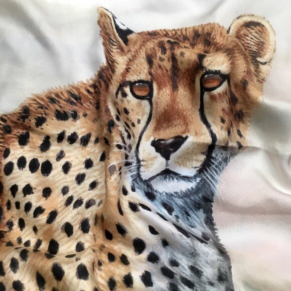Giant square Acinonyx jubatus cheetah Wash Silk Twill Scarf 140 cm - Picture 6 of 7